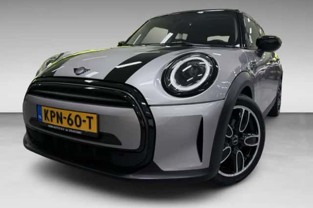 MINI Cooper (2023) thumbnail 1