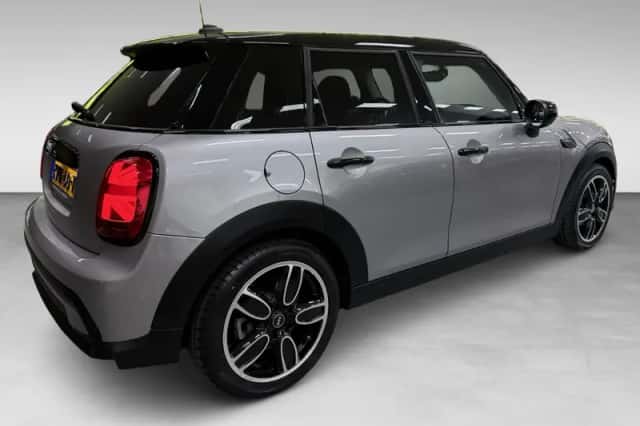 MINI Cooper (2023) thumbnail 4