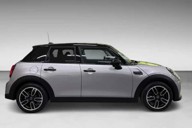 MINI Cooper (2023) thumbnail 5