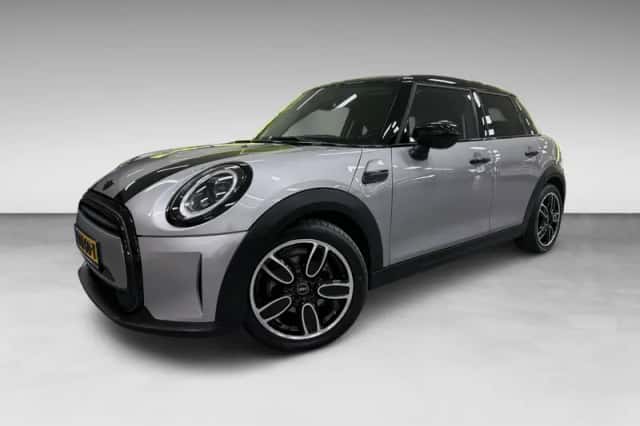 MINI Cooper (2023) thumbnail 6