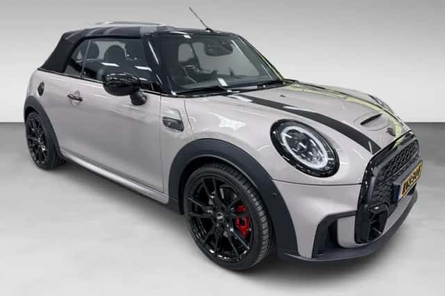 MINI Cabrio (2023) thumbnail 2
