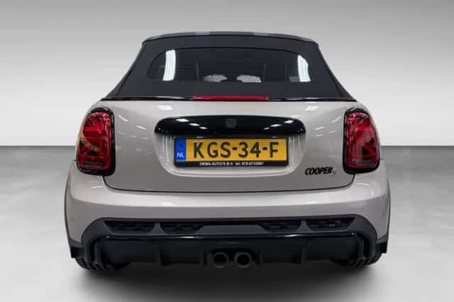MINI Cabrio (2023) thumbnail 3