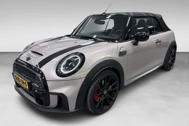 MINI Cabrio (2023) thumbnail 4