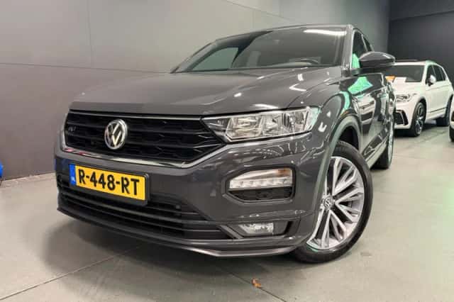 Volkswagen T-Roc (2019) thumbnail 1