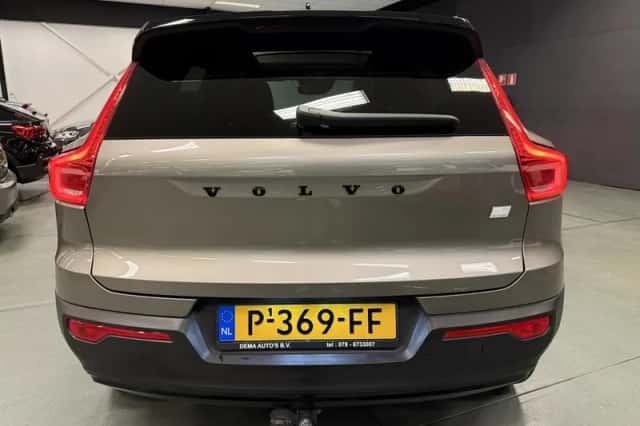 Volvo XC40 (2022) thumbnail 2