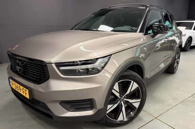 Volvo XC40 (2022) thumbnail 3