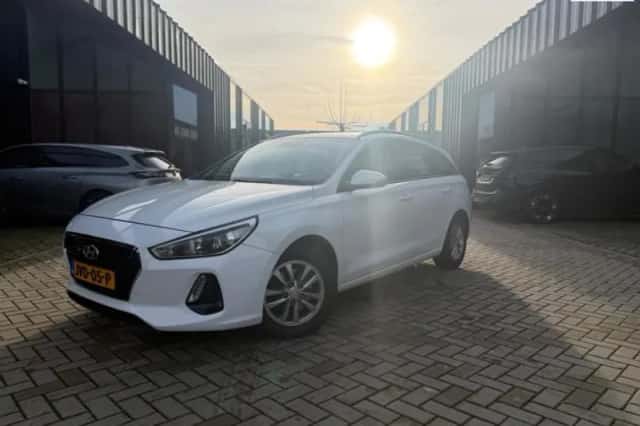 Hyundai i30 (2017) thumbnail 1