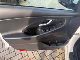 Hyundai i30 (2017) thumbnail 12