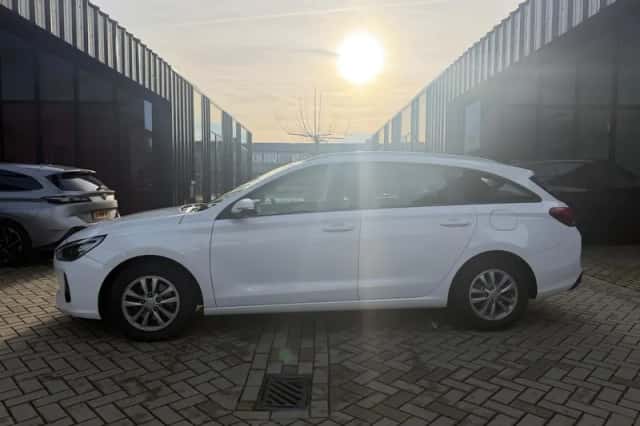 Hyundai i30 (2017) thumbnail 4