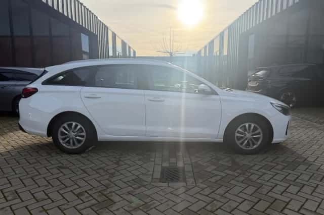 Hyundai i30 (2017) thumbnail 5