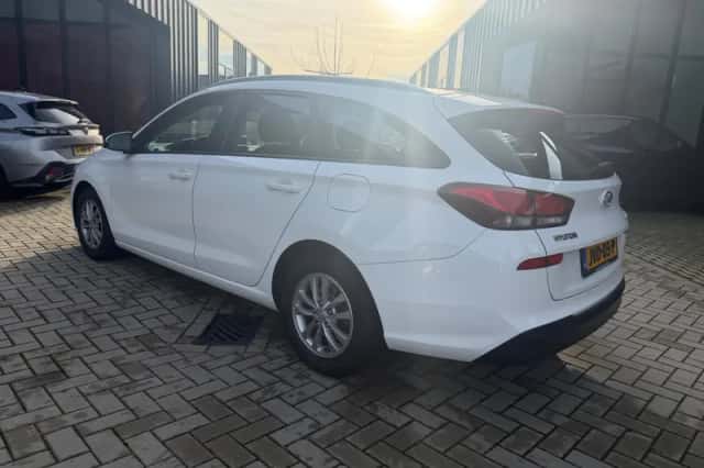 Hyundai i30 (2017) thumbnail 6