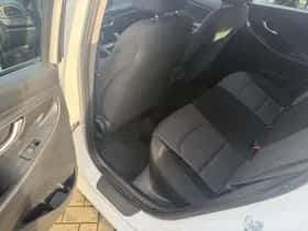 Hyundai i30 (2017) thumbnail 10