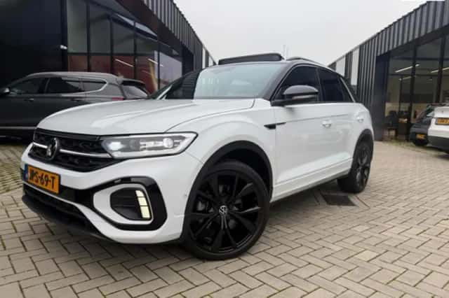 Volkswagen T-Roc (2024) thumbnail 1