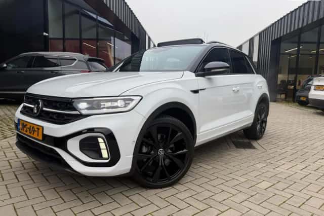 Volkswagen T-Roc (2024) thumbnail 2