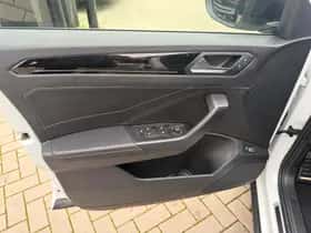 Volkswagen T-Roc (2024) thumbnail 11