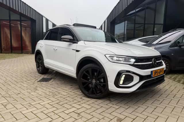 Volkswagen T-Roc (2024) thumbnail 3