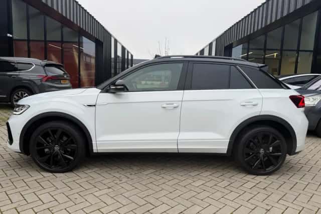 Volkswagen T-Roc (2024) thumbnail 4