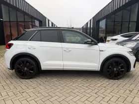 Volkswagen T-Roc (2024) thumbnail 4