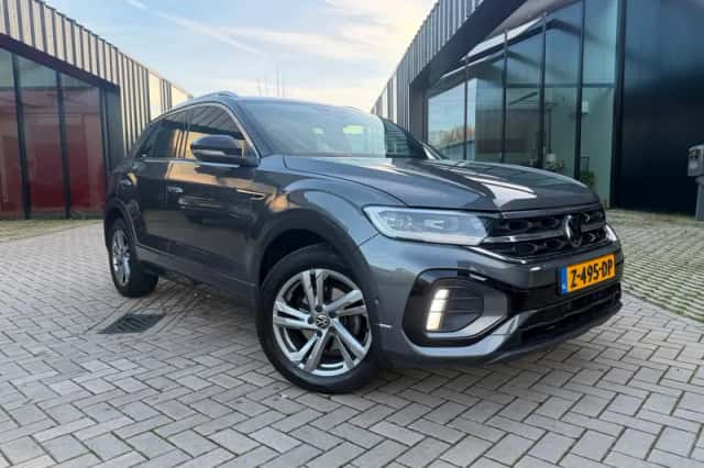 Volkswagen T-Roc (2023) thumbnail 3