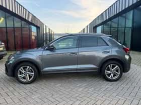 Volkswagen T-Roc (2023) thumbnail 4
