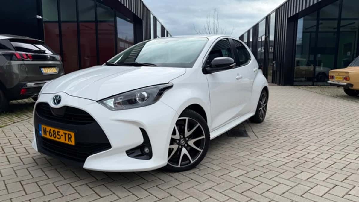 Toyota Yaris (2022) — foto 1