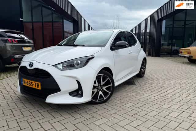 Toyota Yaris (2022) thumbnail 2