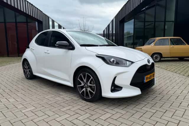 Toyota Yaris (2022) thumbnail 3