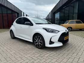 Toyota Yaris (2022) thumbnail 3