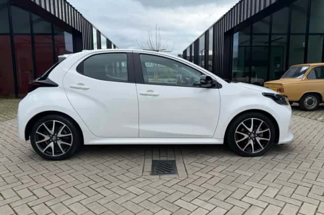 Toyota Yaris (2022) thumbnail 5