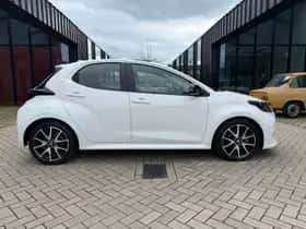 Toyota Yaris (2022) thumbnail 5