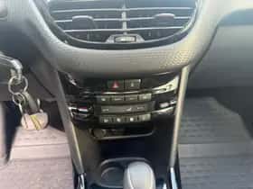 Peugeot 2008 (2016) thumbnail 15