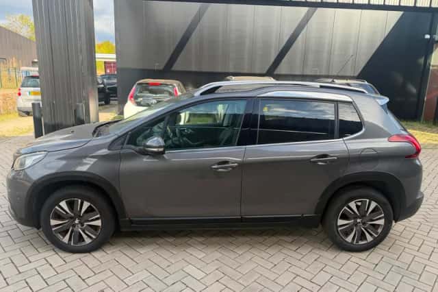Peugeot 2008 (2016) thumbnail 3