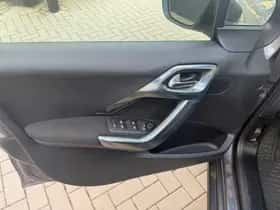 Peugeot 2008 (2016) thumbnail 9