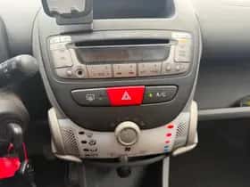 Peugeot 107 (2009) thumbnail 14