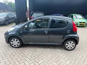 Peugeot 107 (2009) thumbnail 3