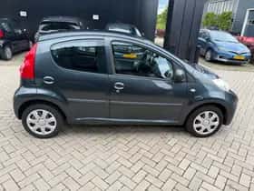 Peugeot 107 (2009) thumbnail 5