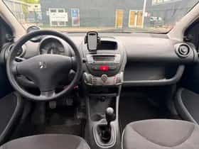 Peugeot 107 (2009) thumbnail 8