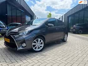 Toyota Yaris (2015) thumbnail 2