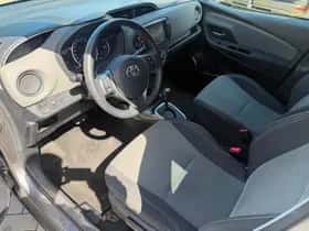 Toyota Yaris (2015) thumbnail 13
