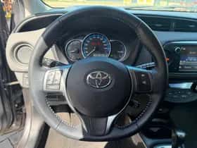Toyota Yaris (2015) thumbnail 14