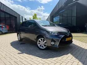 Toyota Yaris (2015) thumbnail 3