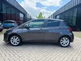 Toyota Yaris (2015) thumbnail 4