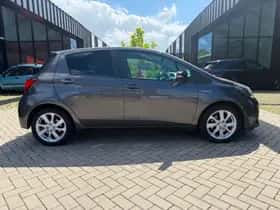 Toyota Yaris (2015) thumbnail 5