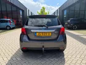 Toyota Yaris (2015) thumbnail 8