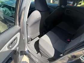 Toyota Yaris (2015) thumbnail 10