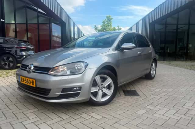 Volkswagen Golf (2013) thumbnail 2