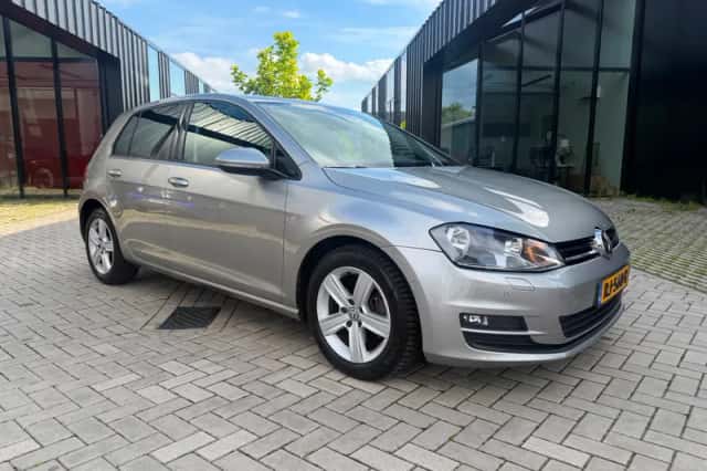 Volkswagen Golf (2013) thumbnail 3
