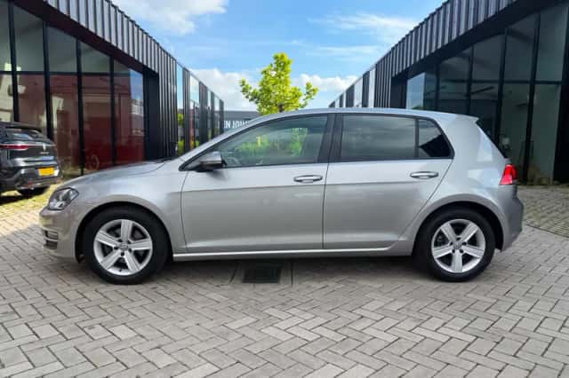 Volkswagen Golf (2013) thumbnail 4