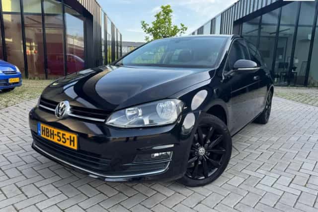 Volkswagen Golf (2016) thumbnail 2