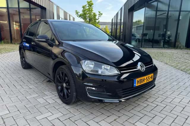 Volkswagen Golf (2016) thumbnail 3